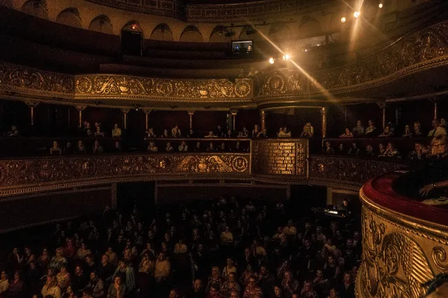 „Theater ist Anachronismus. Alles ist Karikatur." - Interview mit Prof. univ. Dr. habil. Eleonora Ringler-Pascu